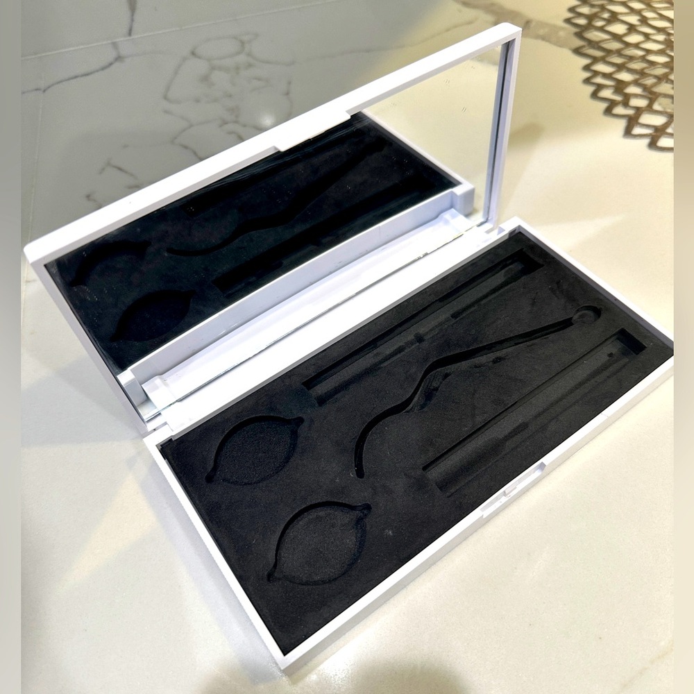 Lashify Case in White